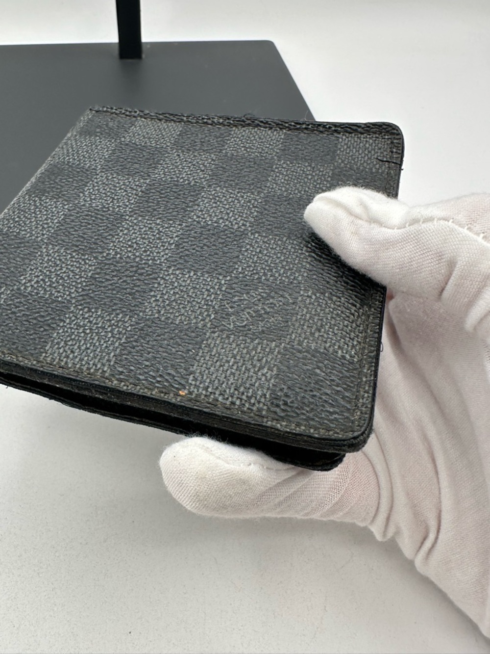Louis Vuitton Damier Bi Fold Wallet - Picture 4 of 15